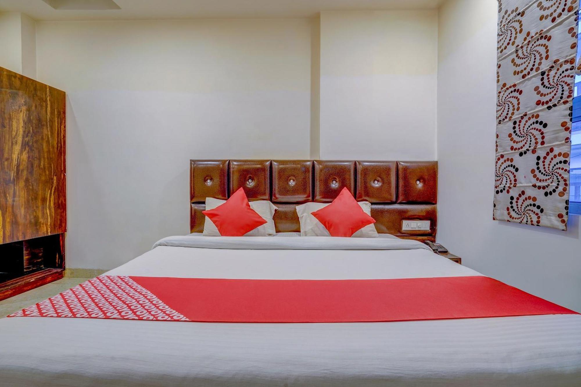 Super Hotel O Traveller Inn Лакнау Екстериор снимка