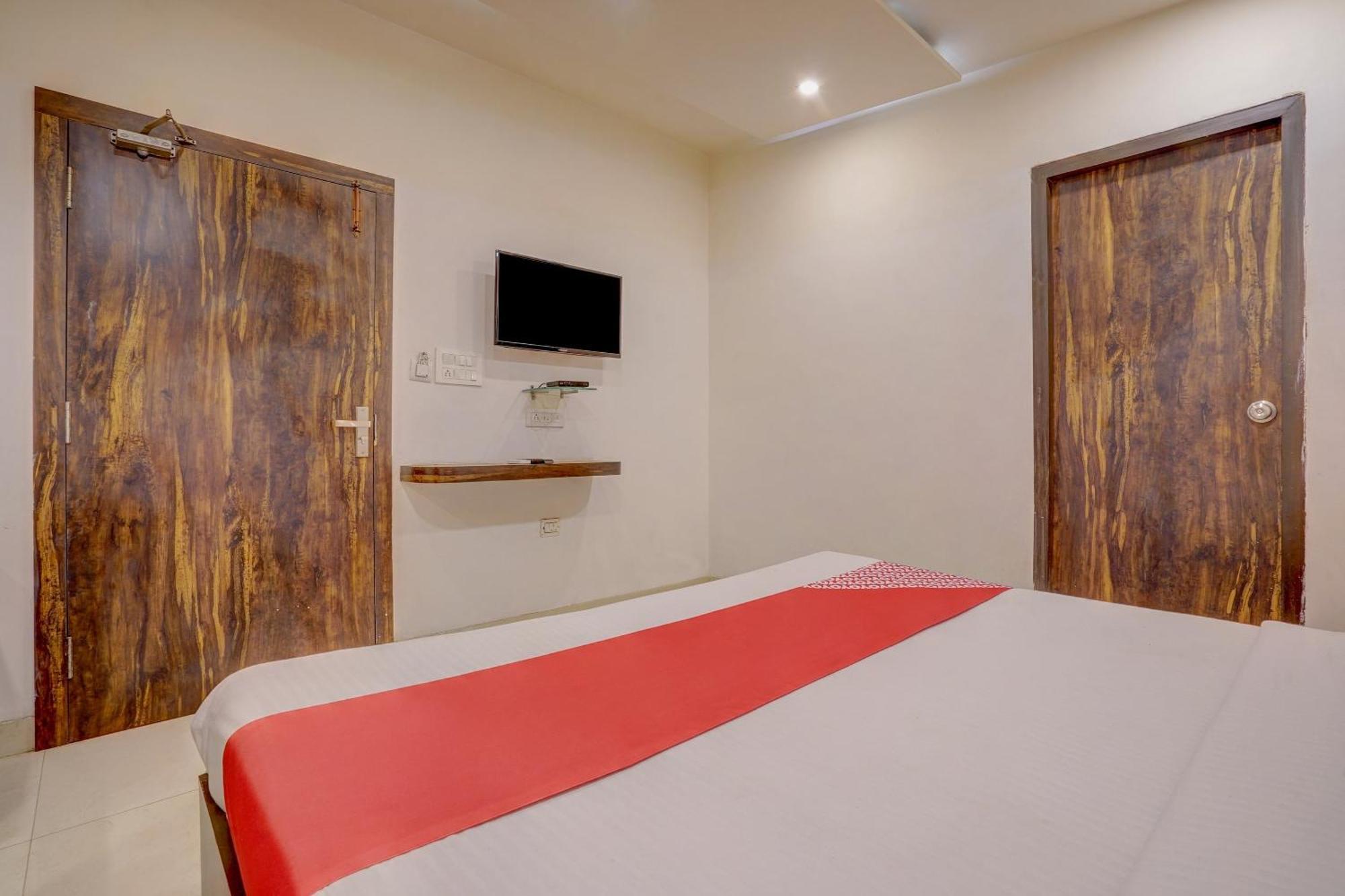 Super Hotel O Traveller Inn Лакнау Екстериор снимка