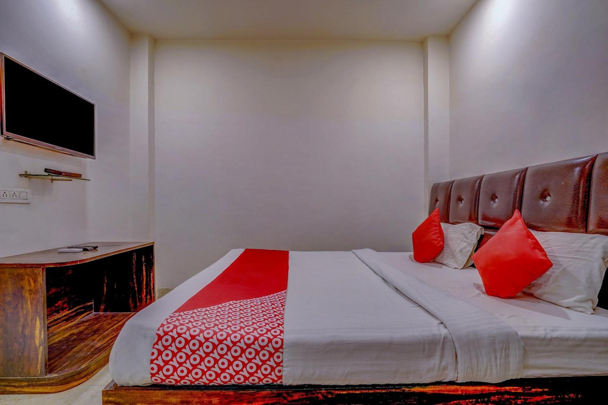 Super Hotel O Traveller Inn Лакнау Екстериор снимка