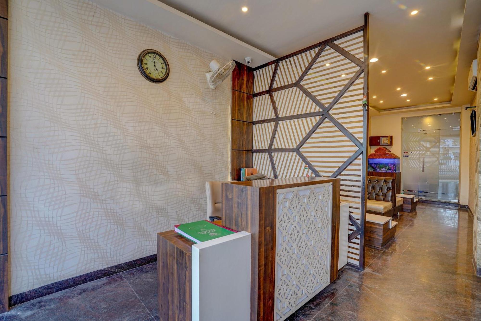 Super Hotel O Traveller Inn Лакнау Екстериор снимка