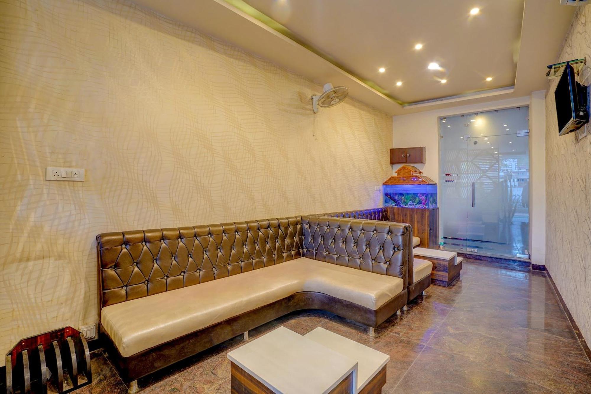 Super Hotel O Traveller Inn Лакнау Екстериор снимка