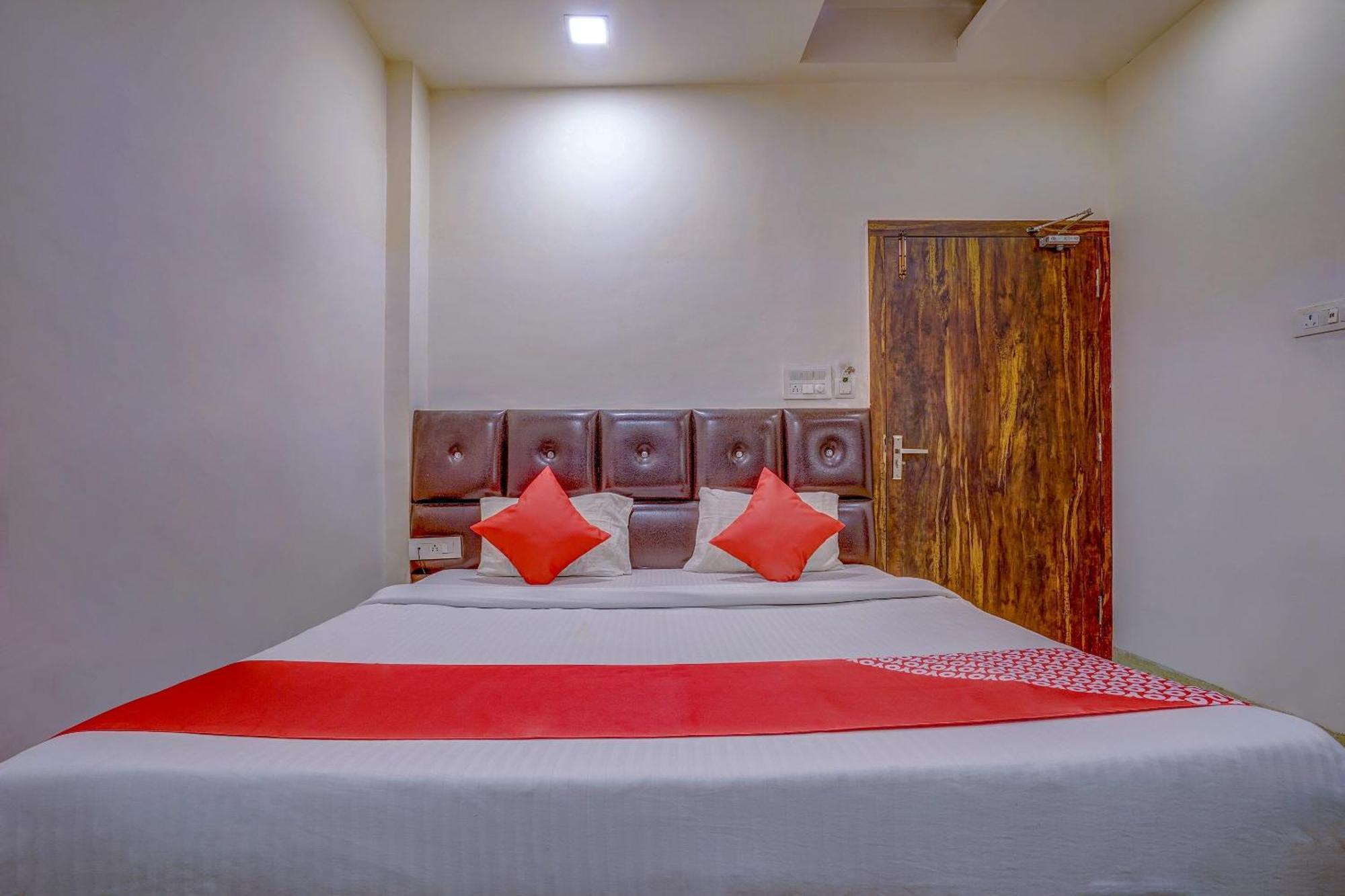 Super Hotel O Traveller Inn Лакнау Екстериор снимка