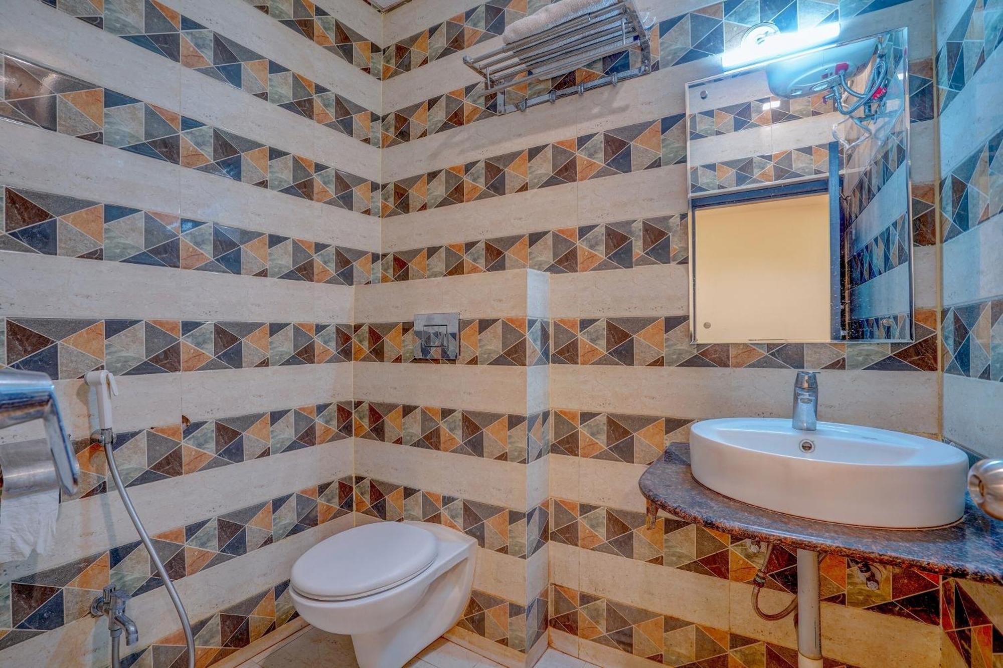 Super Hotel O Traveller Inn Лакнау Екстериор снимка